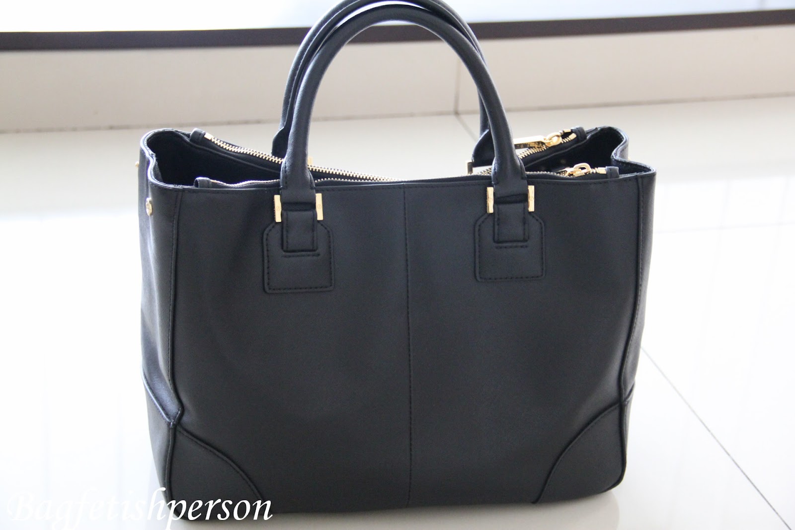 Tory burch robinson 2025 double zip tote